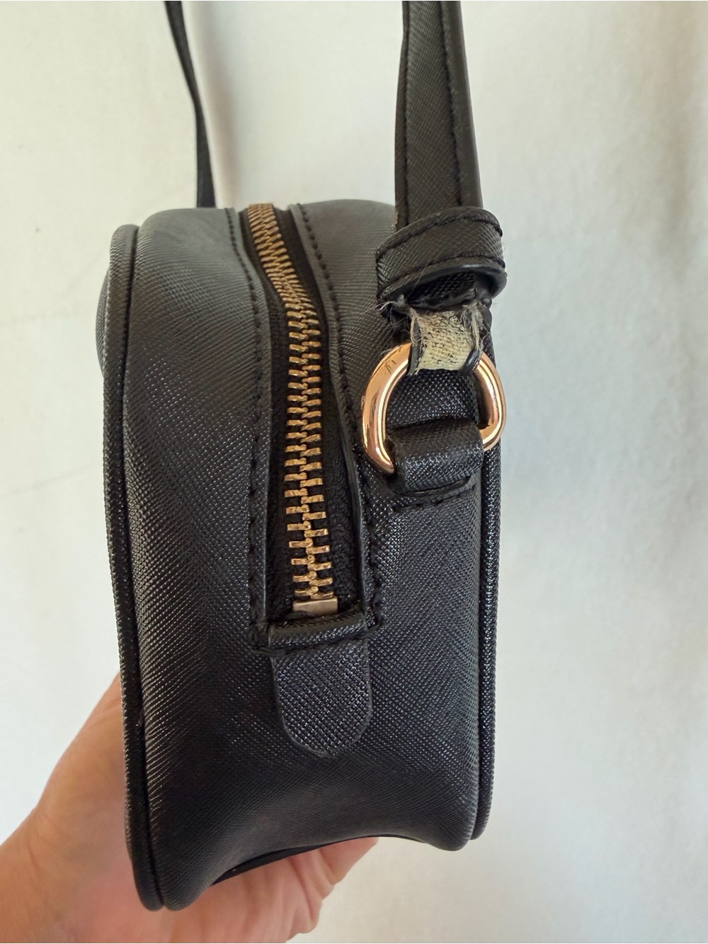 Marc Jacobs Black Saffiano Crossbody Camera Bag - Picture 5 of 10